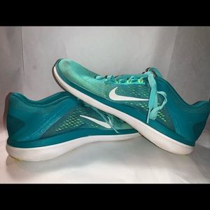 women’s nike running shoes